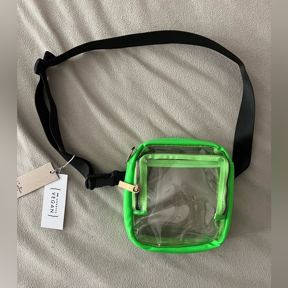 Adjustable strap fanny pack
